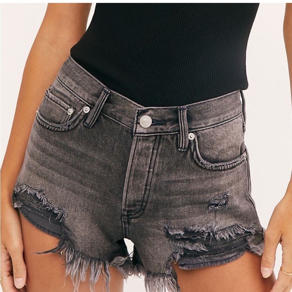 We The Free Black Loving Good Vibrations Cut Off Jean Shorts Size 26 - Picture 1 of 11